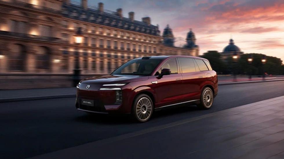 Νέο Denza N8L: PHEV με 762 άλογα και 230 χλμ. ηλεκτρική αυτονομία